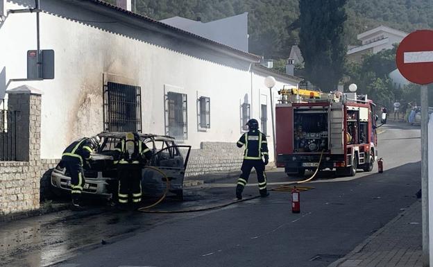 Los bomberos apagaron las llamas 