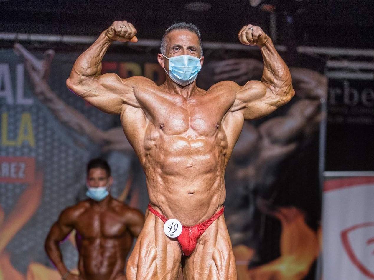Genial instantanea del campeón santeño en plena competición de Marbella 