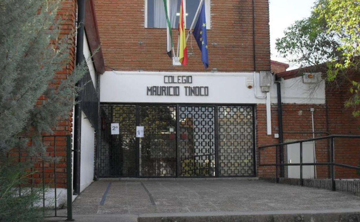 Un aula de Infantil del colegio Mauricio Tinoco pasa a la modalidad a distancia por un positivo