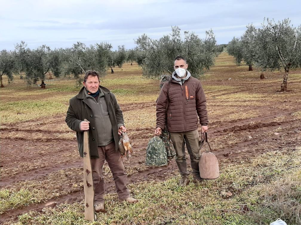 Un perdigonero de Los Santos tras cazar en el coto local el domingo pasado 