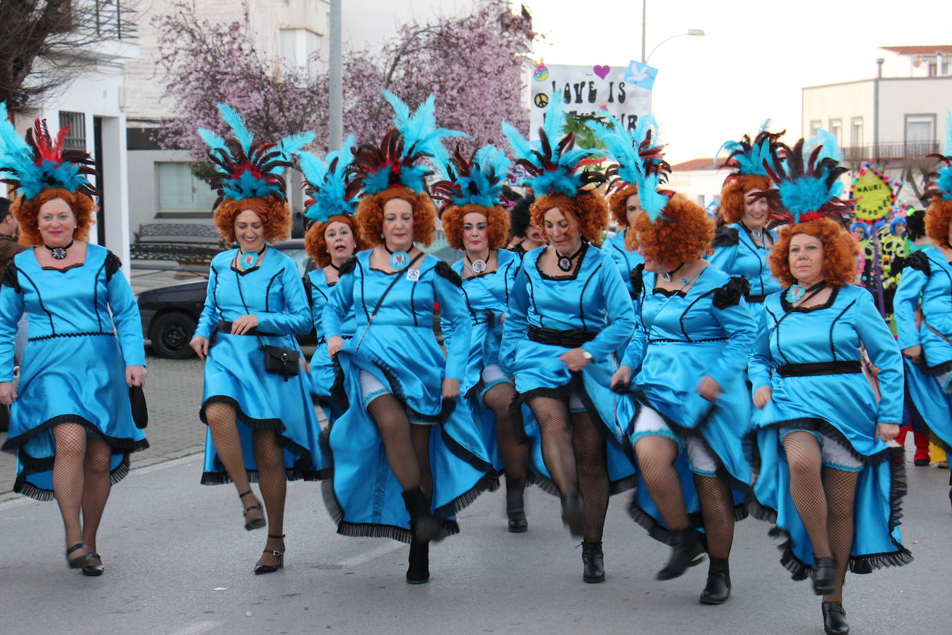 Un grupo carnavalero de mujeres 