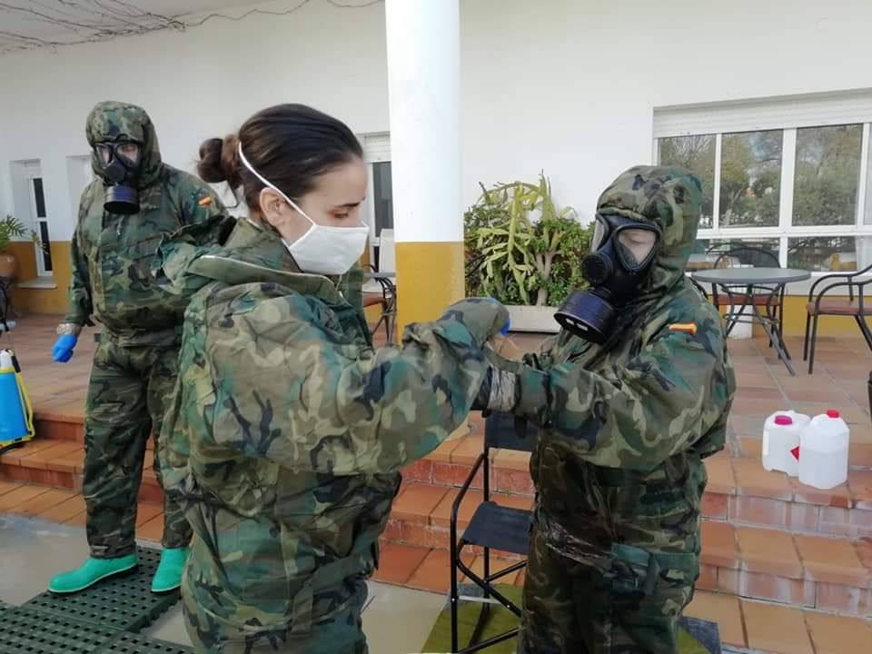Militares en plena faena 