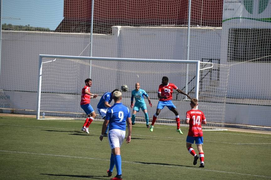 En plena acción futbolístioca 