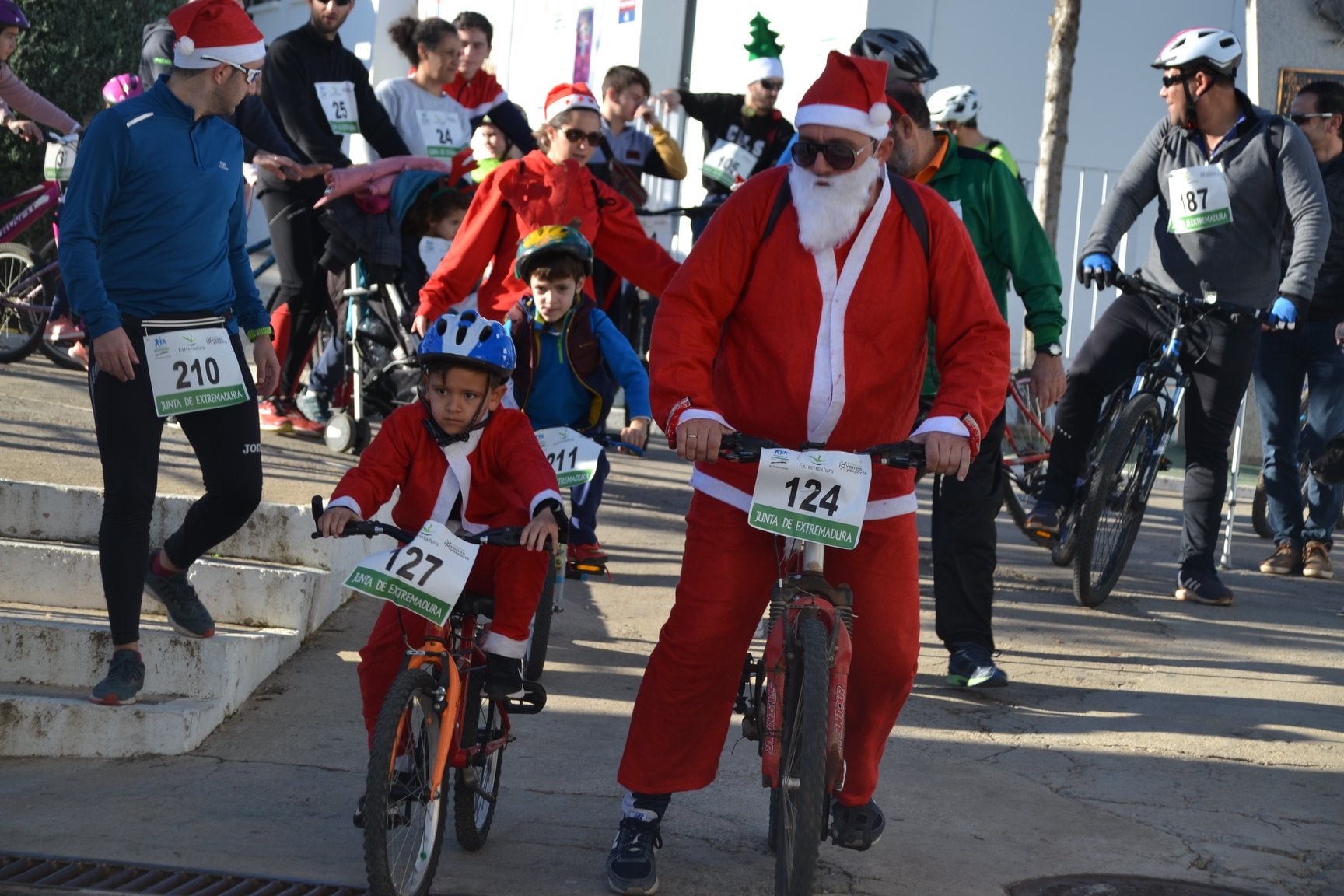 La organización invita a los participantes a ir disfrazados