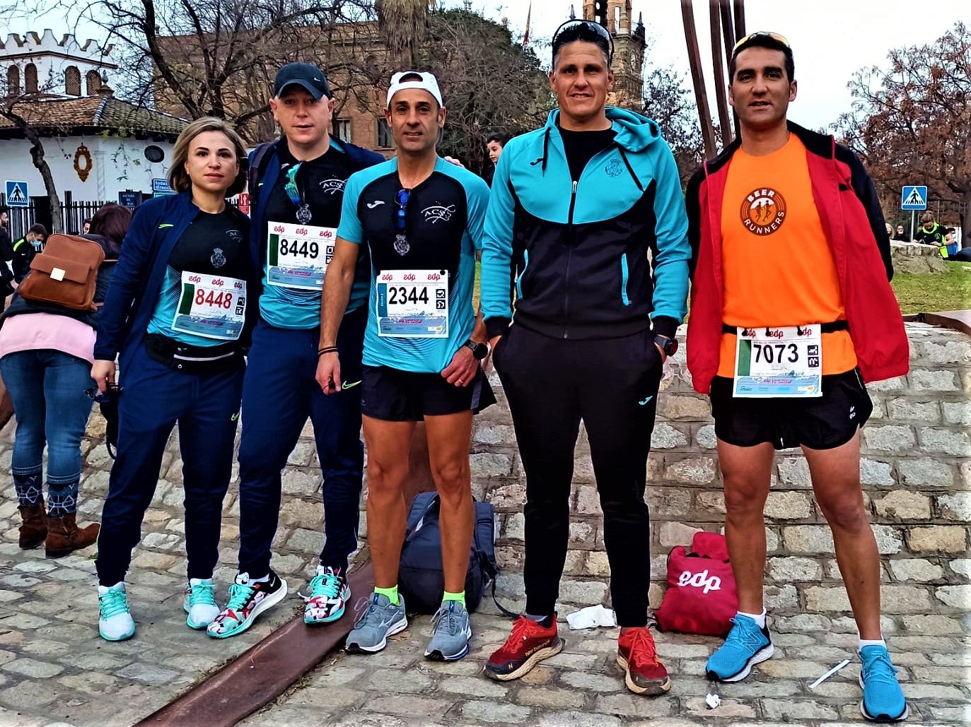 Varios santeños antes del incio de la carrera disfrutaron de las calles sevillanas