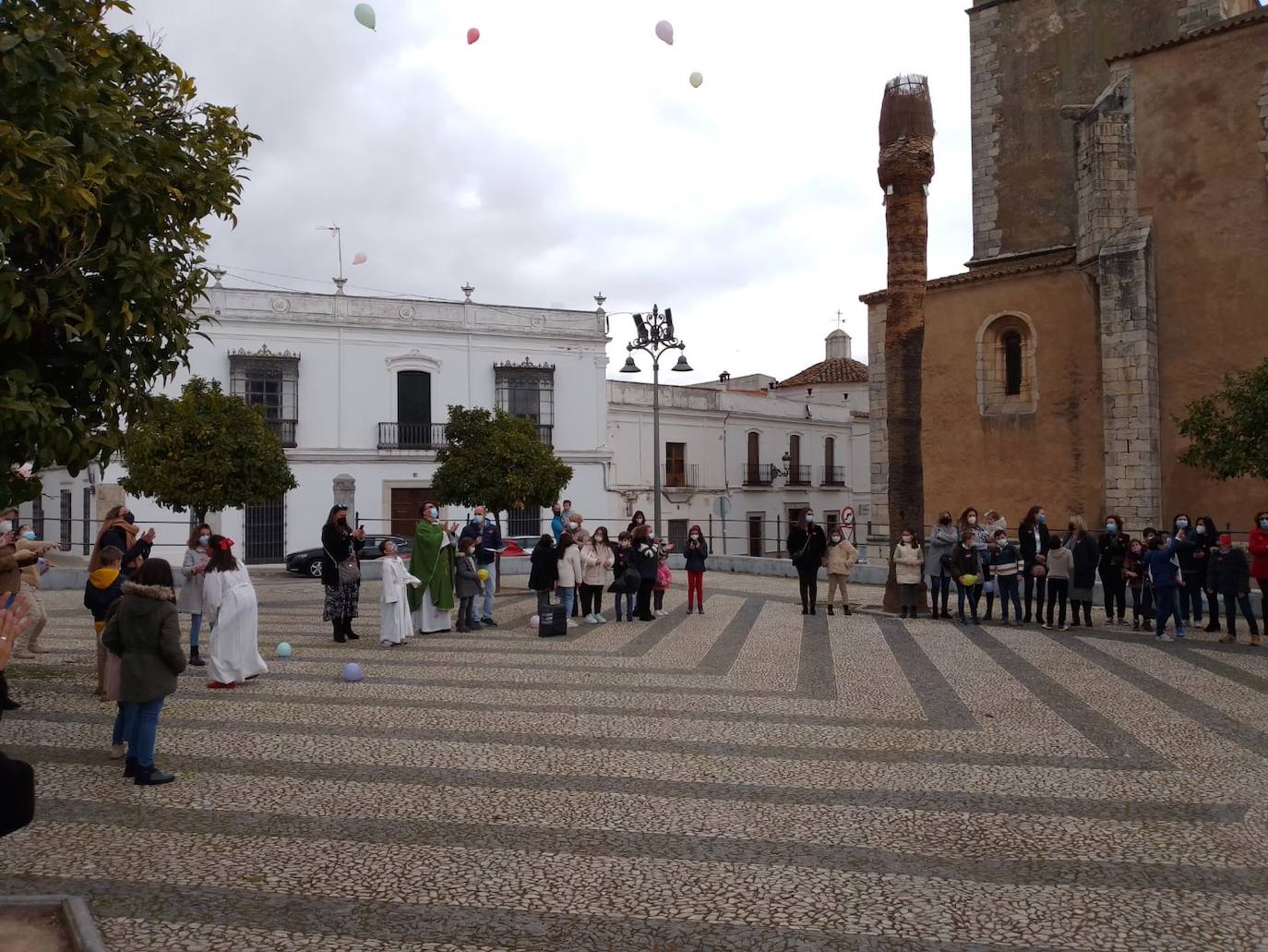 Tras la lectura del manifiesto de Manos Unidas contra el hambre se soltaron globos reivindicativos 