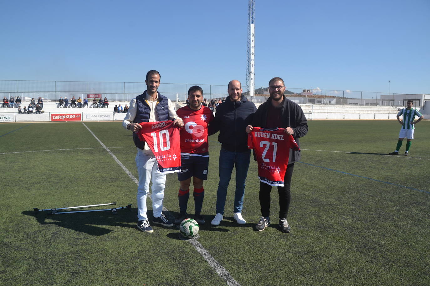 Homenaje a los lesionados Ángel y Rubén Hernández 