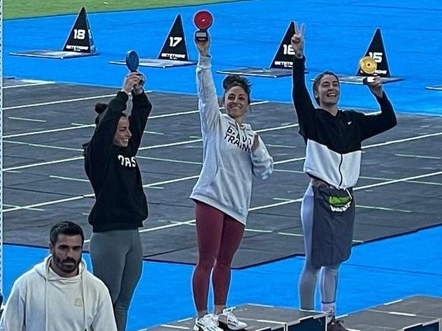 Adela en lo más alto del podium femenino en La Cartuja 
