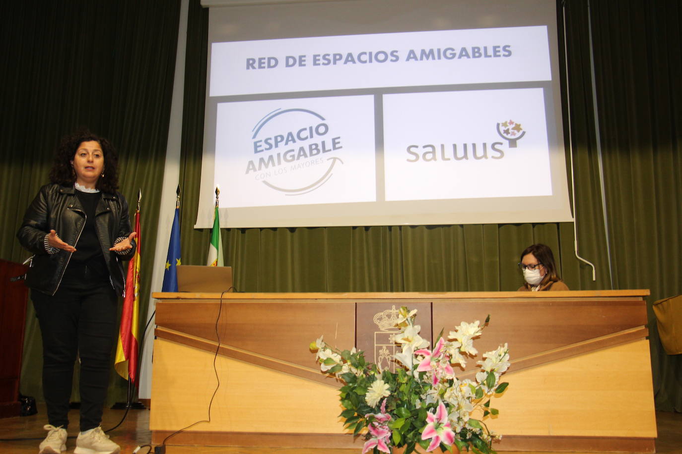 Presentación del proyecto 'Espacio Amigable con las Personas Mayores' en la Casa de la Cultura 