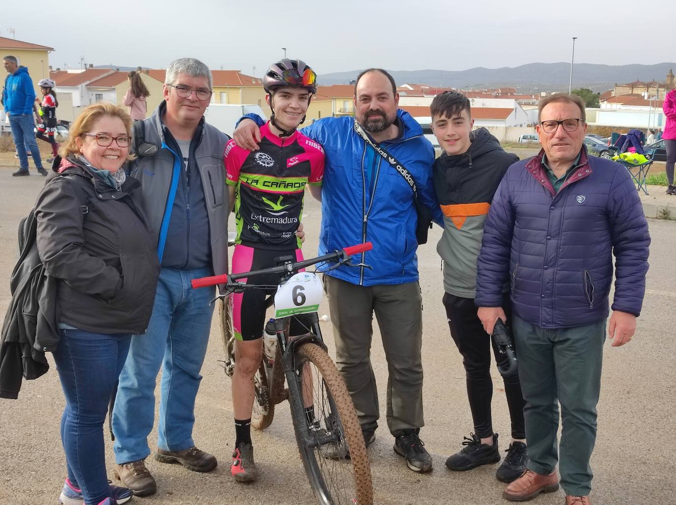 Campeón con familia y amigos