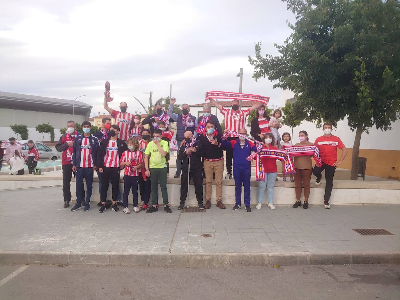 Celebración de miembros de la Peña Colchonera de Los Santos 