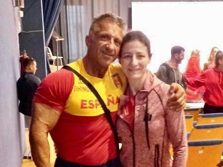 Tras la selección se mostraba satisfecho junto a su mujer M. Carmen Matos