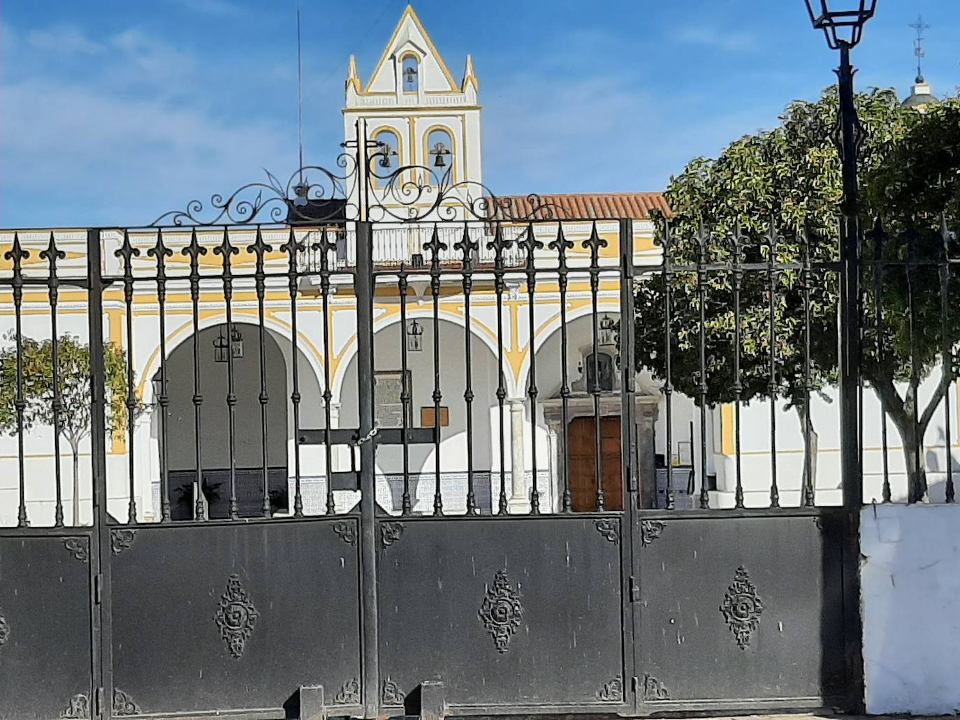La ermita cerrada desde la tarde de ayer. de la Señora 