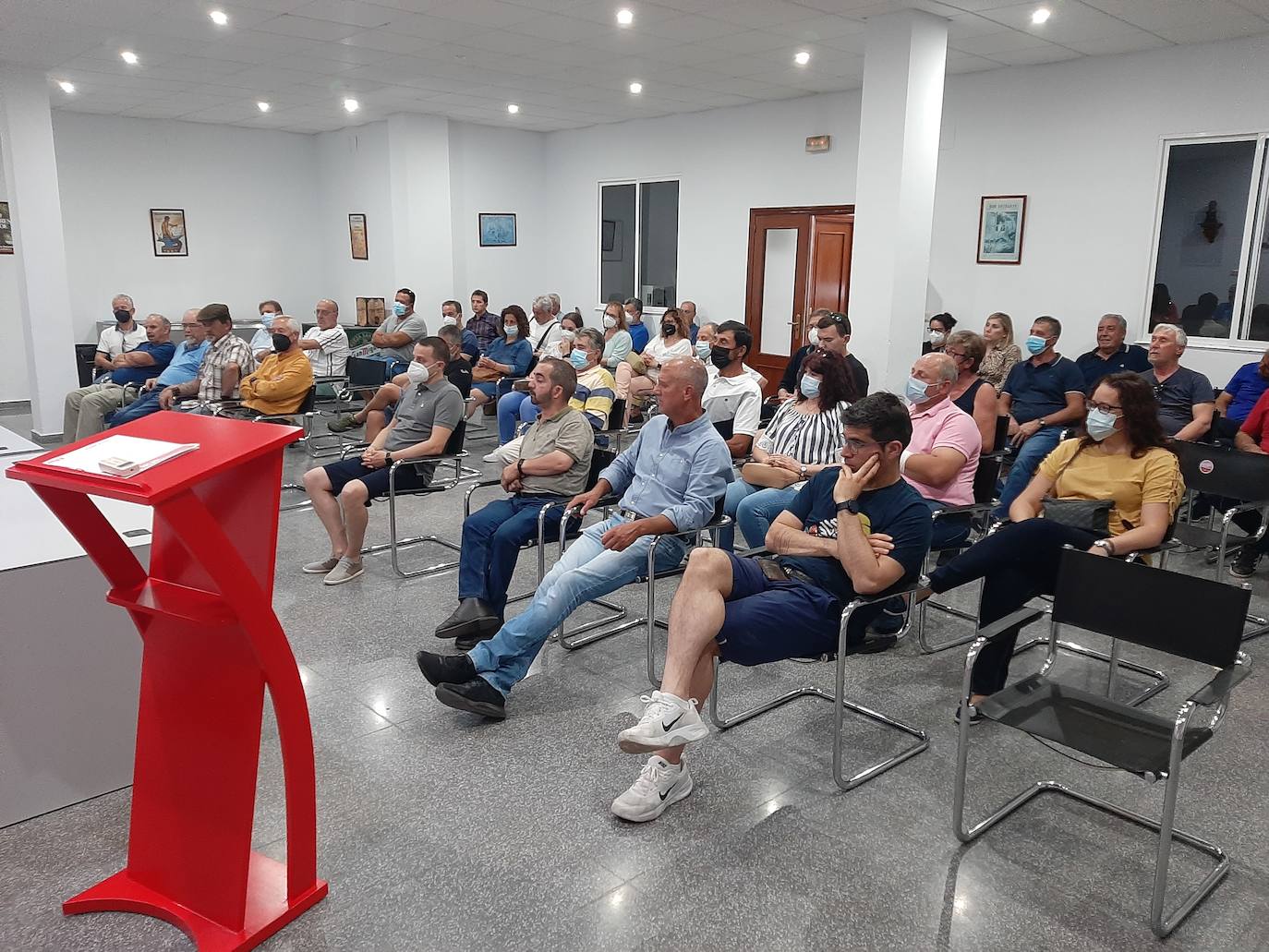 La sala llena de píblico 