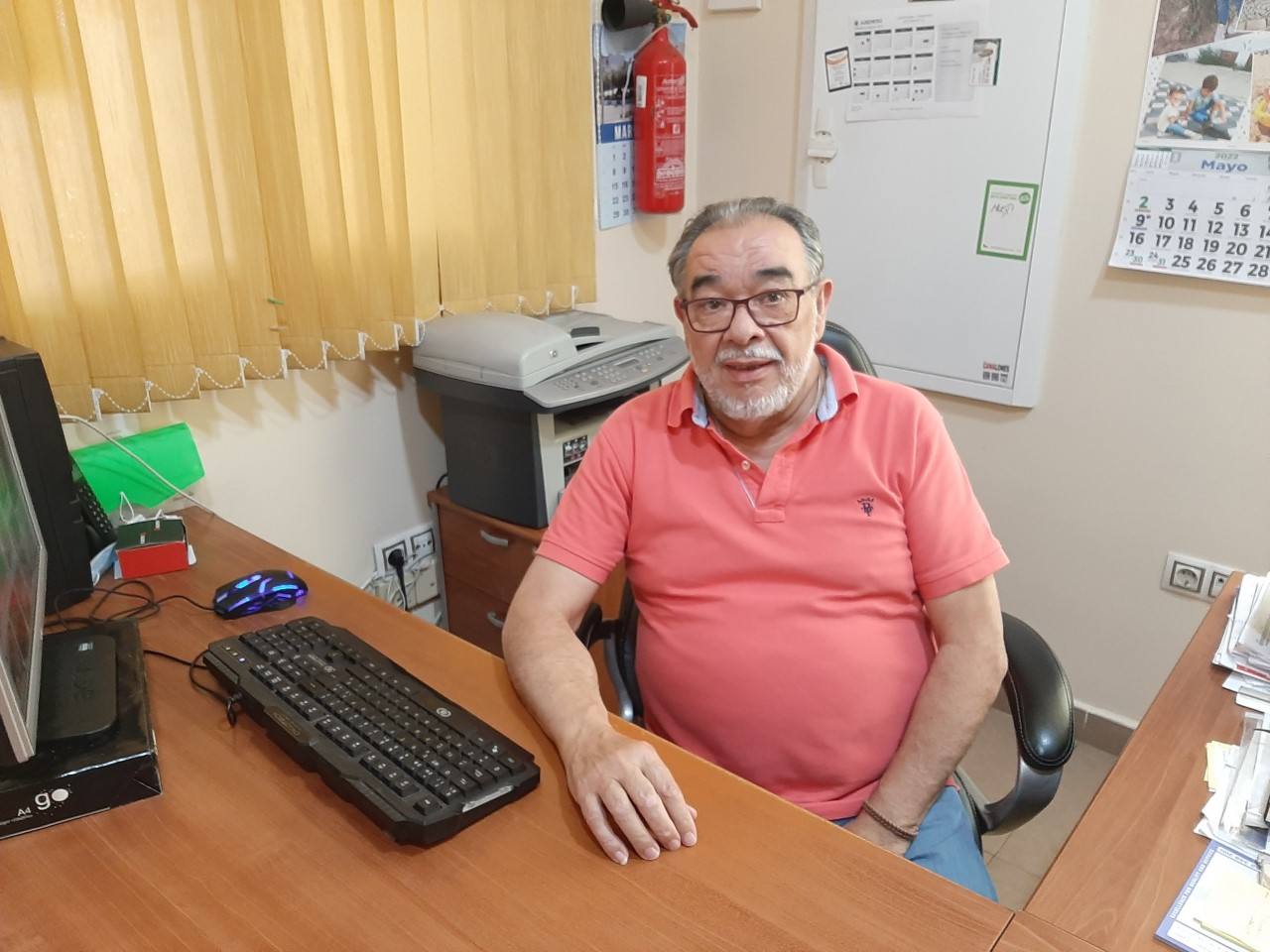 Siro Santos en la oficina del Tanatorio Santos 