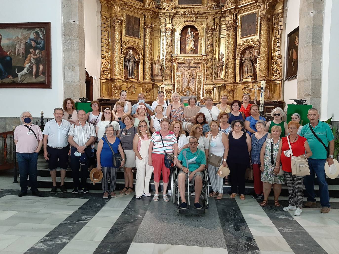 Grupo guiados por voluntarios de la AGV de Los Santos de Maimona 