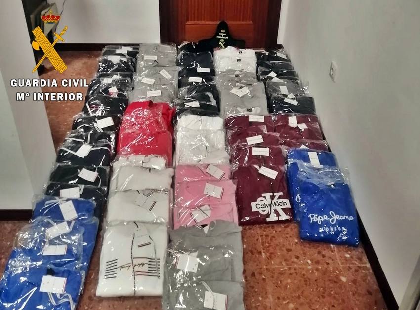 Prendas intervenidas por la Guardia Civil durante la Feria de Zafra