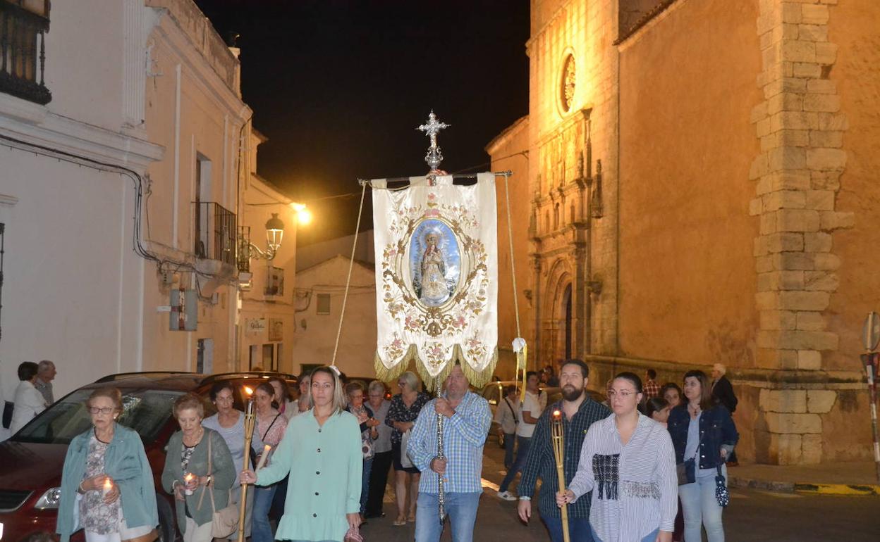 Salida del rosariuo por la Puerta del perdón 