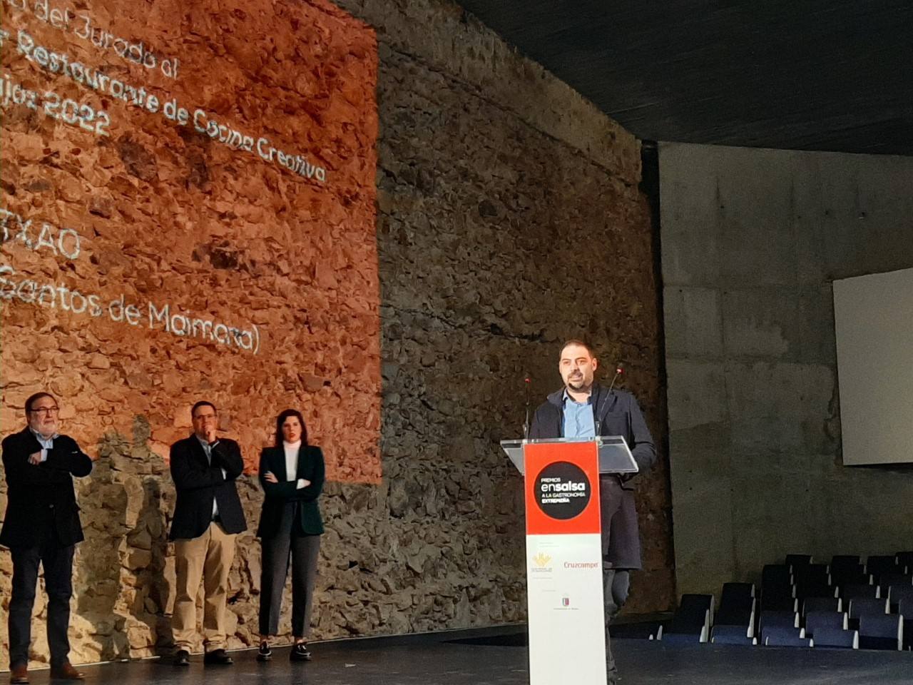 Juan Enrique dando las gracias 