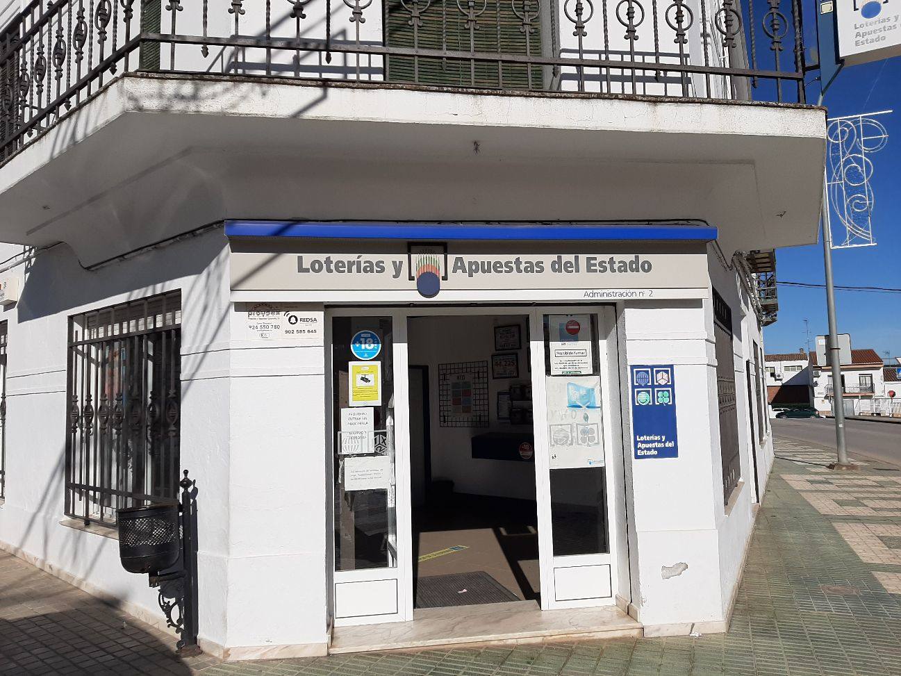 Entrada a la administración 