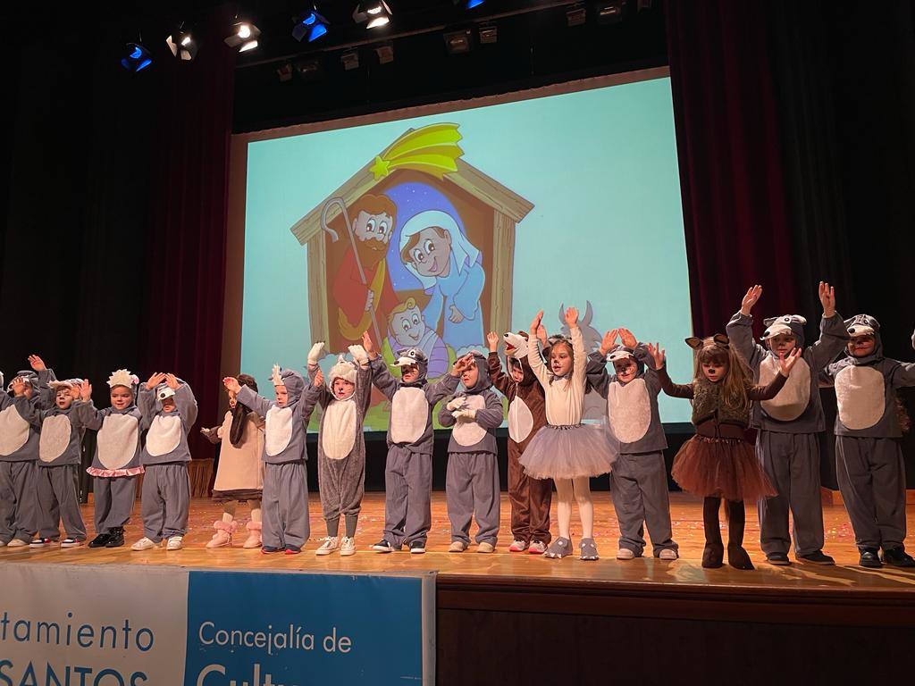 Actuación de los alumnos del Mauricio en su Festival de Navidad 