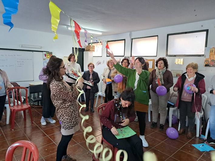 Celebración de uno de los talleres 'Tejiendo Redes de Mujeres Santeñas'