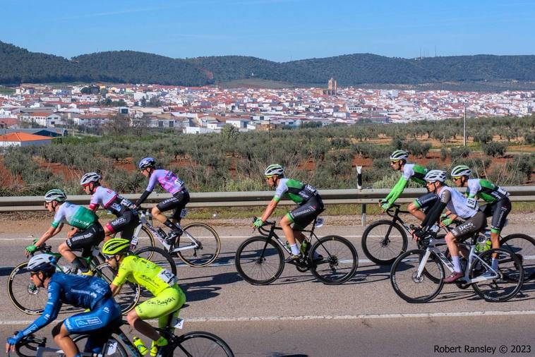 La vuelta ciclista a Extremadura pasó de largo por Los Santos