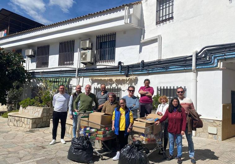 La hermandad del Nazareno entregó 350 kilos de alimentos al Hospital de Santiago de Zafra