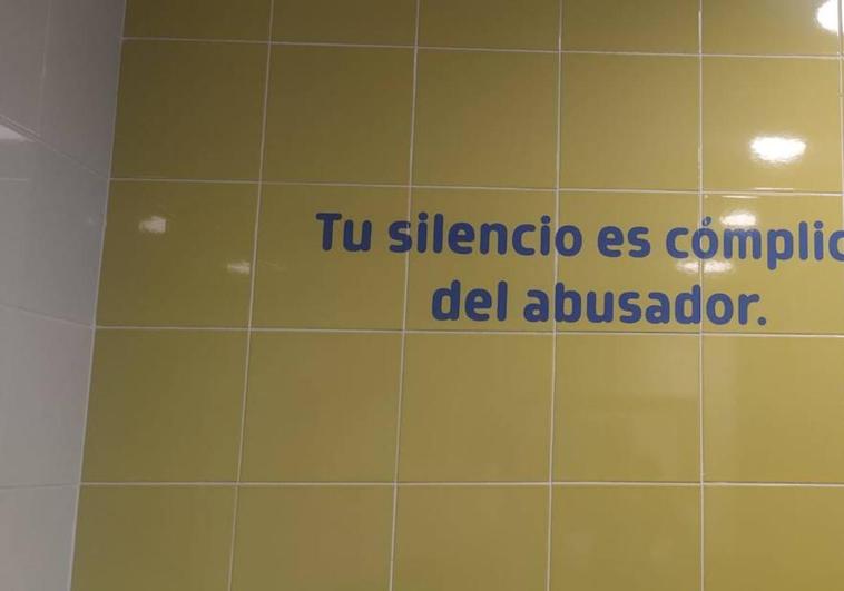 La AMPA de Mauricio Tinoco llena el colegio de frases contra el acoso escolar