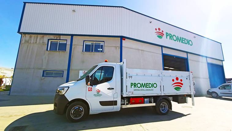 Promedio pone en servicio un nuevo camión para el transporte de contenedores y enseres en la zona sur
