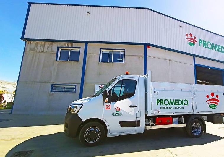 Promedio pone en servicio un nuevo camión para el transporte de contenedores y enseres en la zona sur