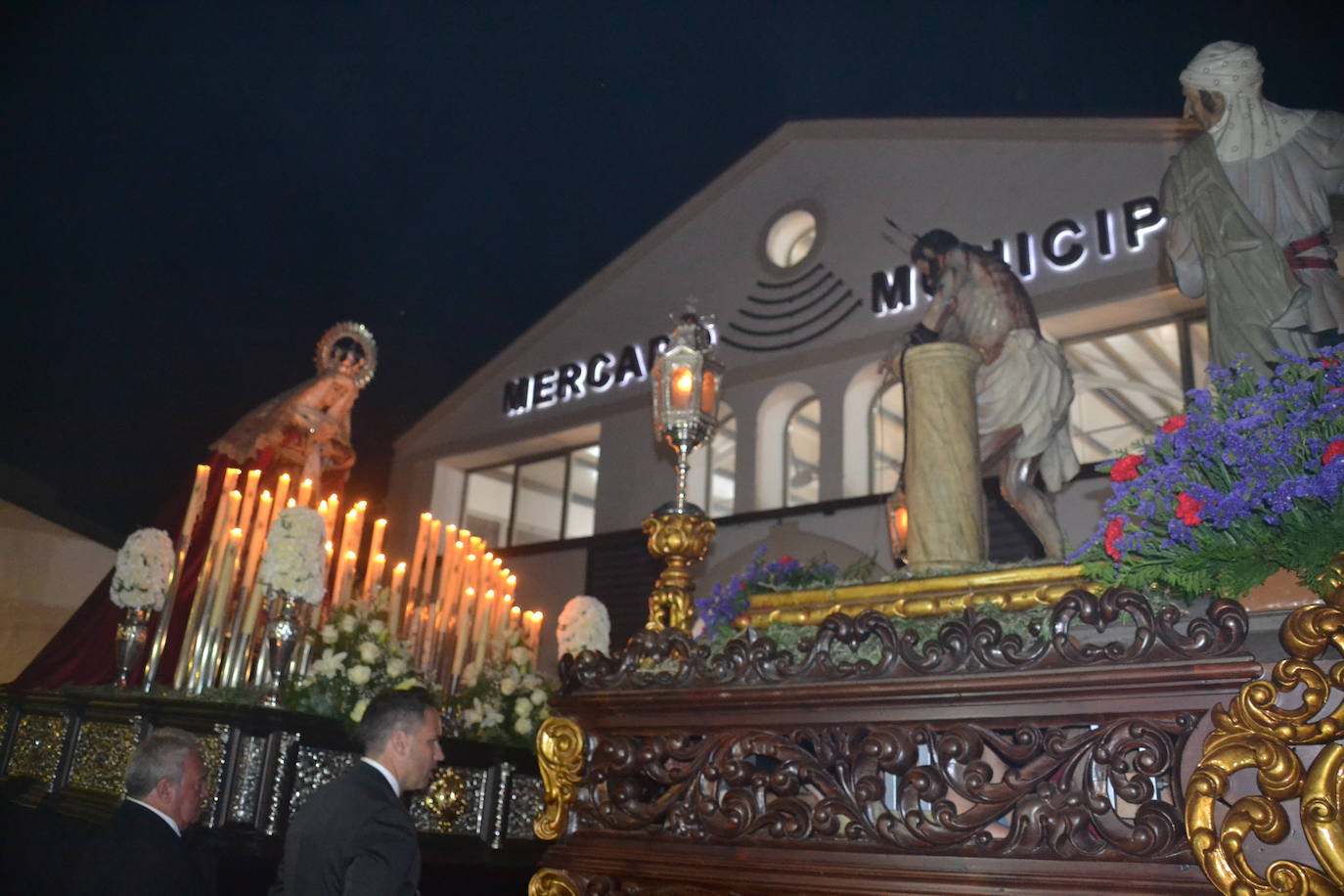 El encuentro en la plaza del mercado