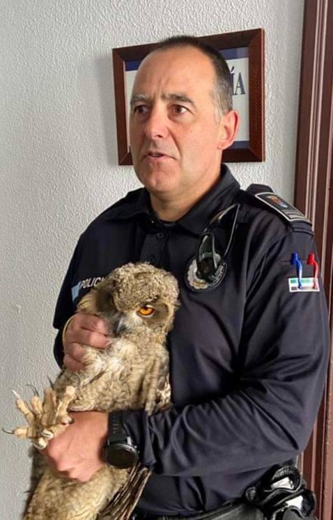 Jefe de la Policía Local con el Búho