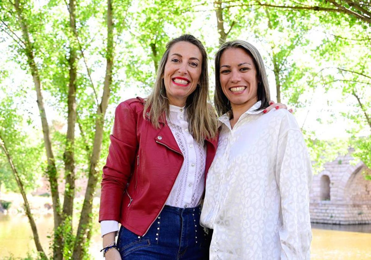Isa Garcia, de blanco, junto a la candidata a la presidencia de la Junta por el PP María Guardiola