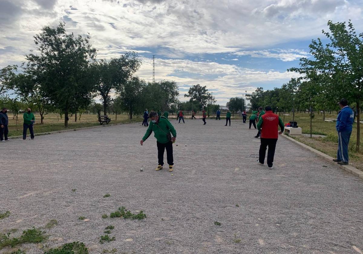 Jugando a la petanca