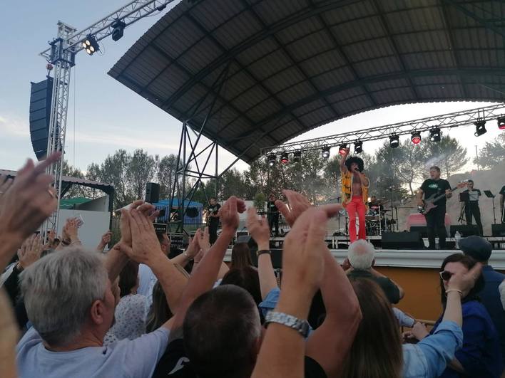 Los Mickis y Rock &amp; Roll en el escenario de San Isidro