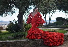 Fani Ortiz con bata de cola
