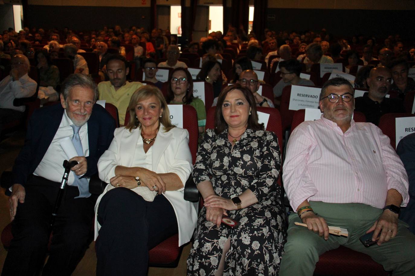 Diego Hidalgo y su esposa pilar junto al alcalde y su esposa