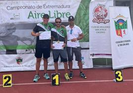 El santeño Julio Gordillo en el Podiun como subcampeón de Extremadura