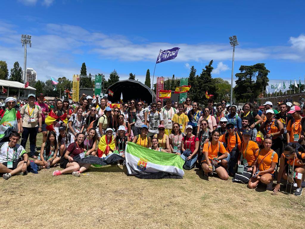 Grupo de participantes en las JMJ en Cascais