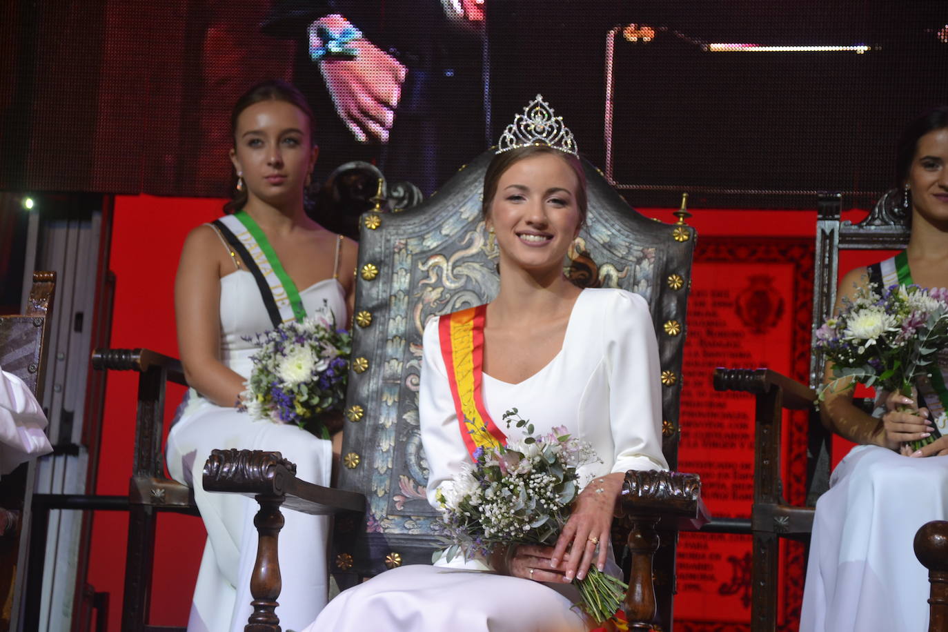 marta en su trono de reina