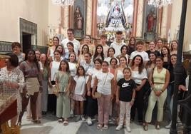 El grupo joven de la Parroquia fue el encargado de cantar este jueves en la Novena a la Virgen de la Estrella y hoy en la Residencia de Mayores