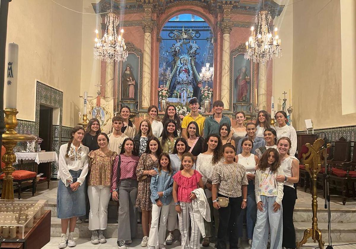 Componenetes del Coro joven de la Parroquia