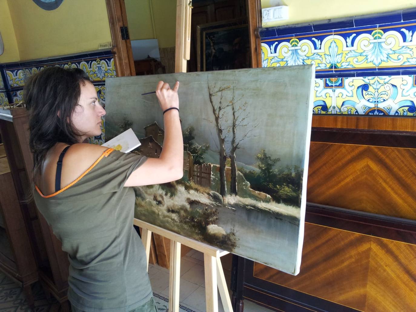 Ana Blanco pintando