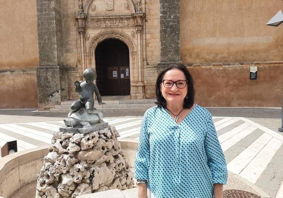 Estrella apolo junto a la Iglesia de su pueblo
