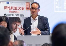Jesús Pérez Aguilar en la presentación y difusion de la campaña ganadora en un acto en China