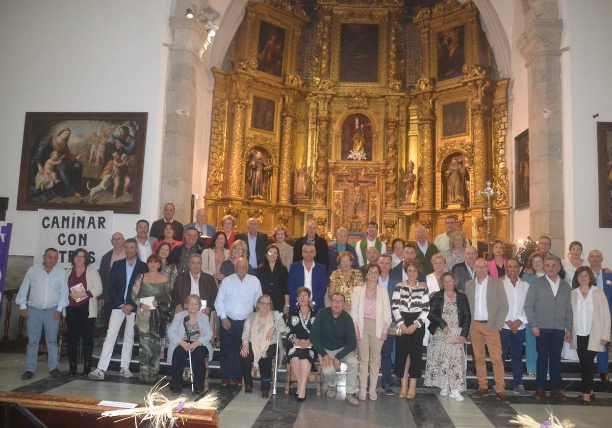 Foto de familia de las 25 parejas