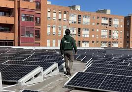Una instalación parecida a esta se ha instaladon en los tejados de la nave de Alsandi para crear una comunidad solar en Los Santos