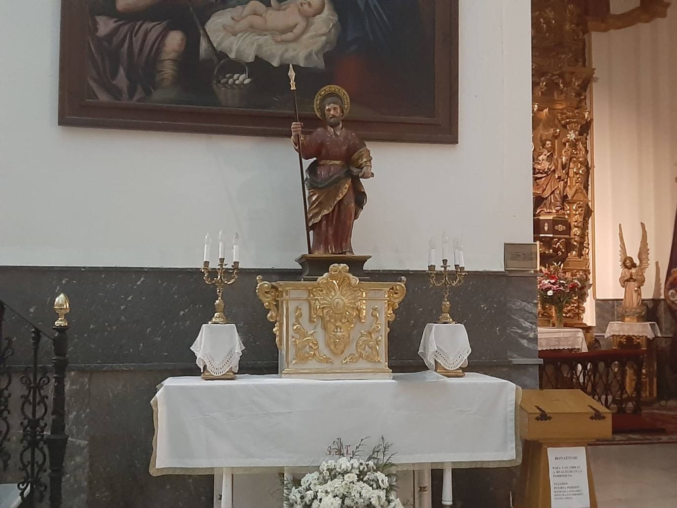 Altar de culto en la parroquia este año