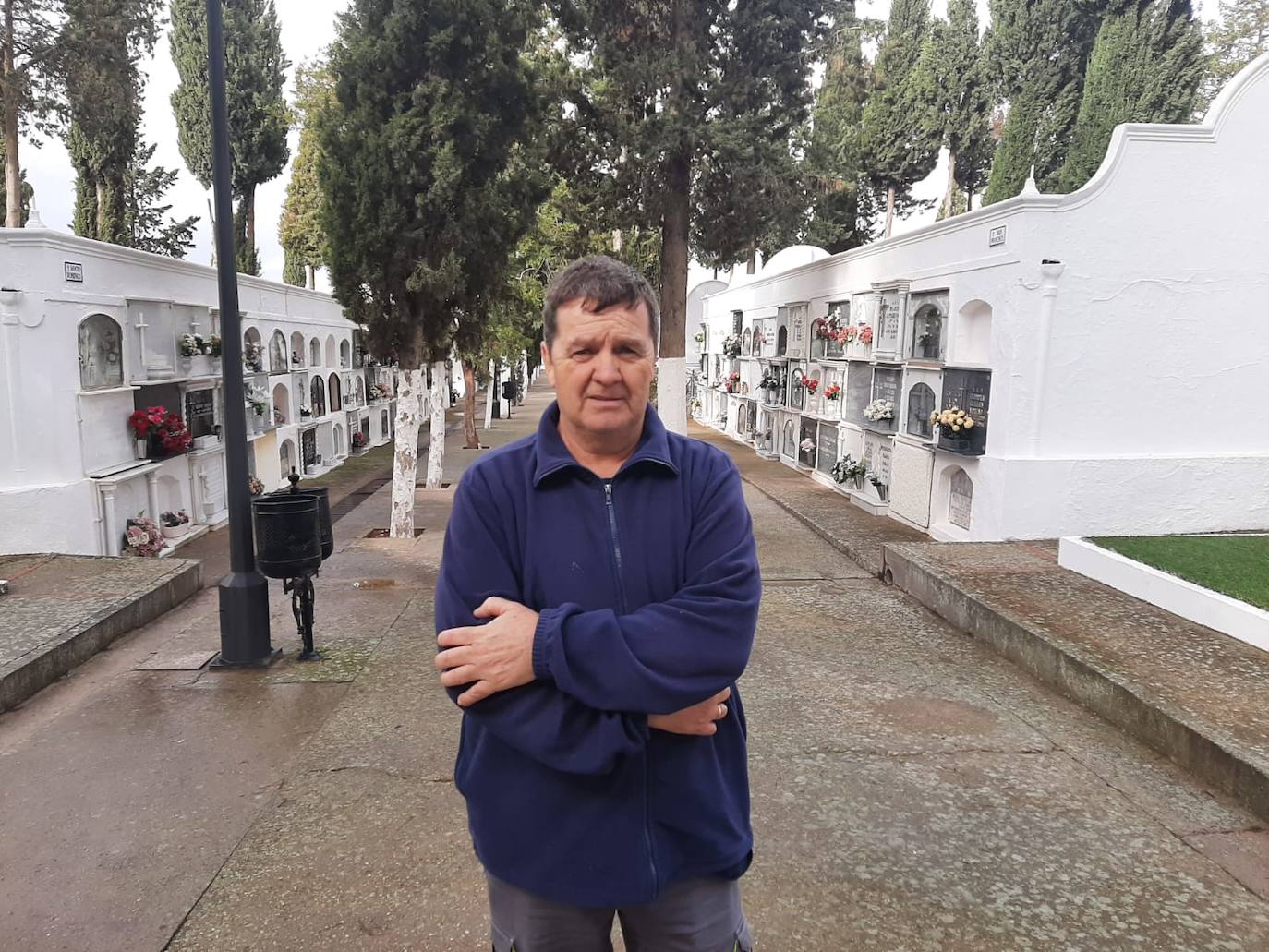 Antonio Gordillo Garay, en la que es su segunda casa, el cementerio